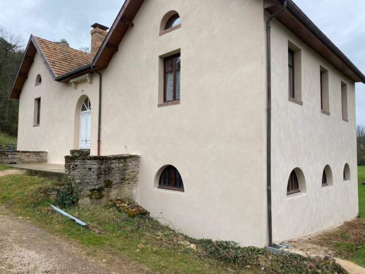 Sublimez vos murs extérieurs avec nos enduits protecteurs.