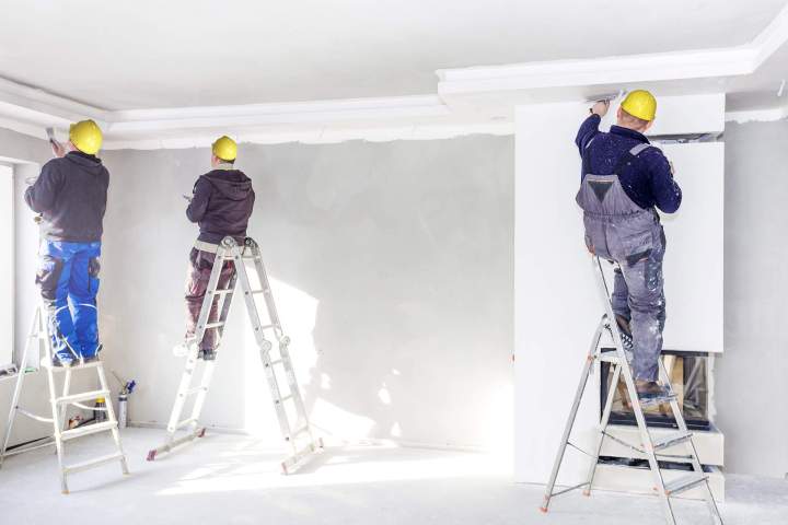 Pose de plaques de plâtre et aménagement intérieur.
